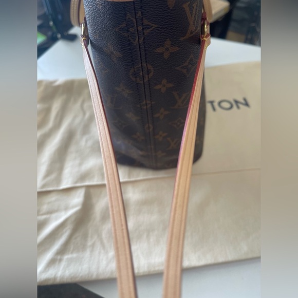 Never full MM monogram Tote Bag-Louis Vuitton. Comes with its box and dust bag. - Picture 9 of 10